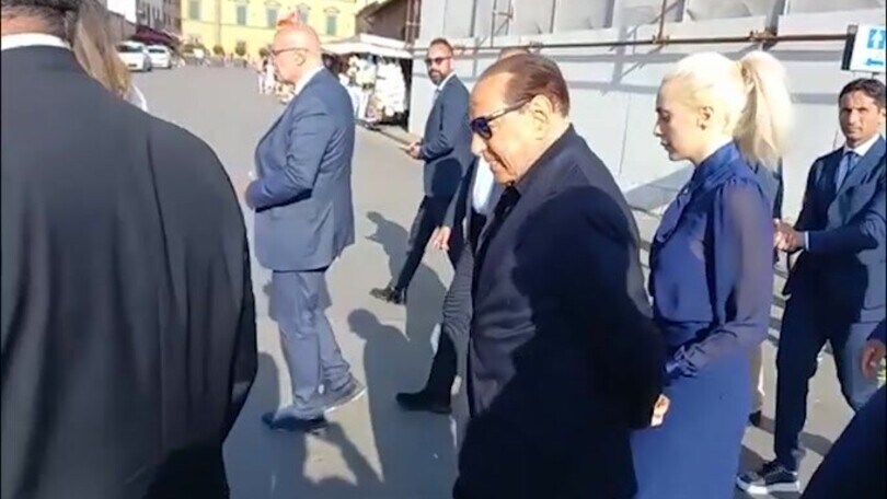 Berlusconi ricoverato, l'aggiornamento: "Non si segnalano "criticità né allarme""