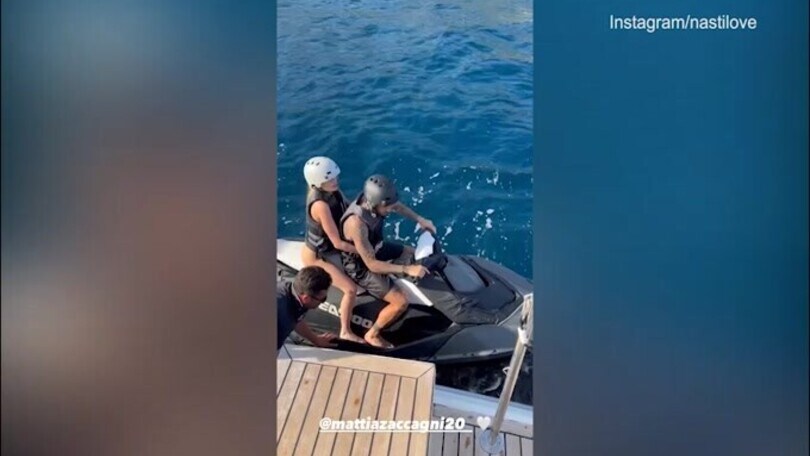 Lascia la Nazionale e va in vacanza: Zaccagni al mare con la sua Chiara