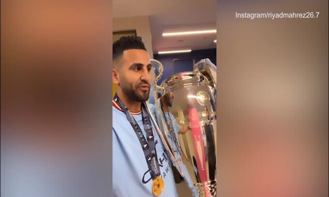 Non gioca ma si gode la Champions: festa social per Mahrez