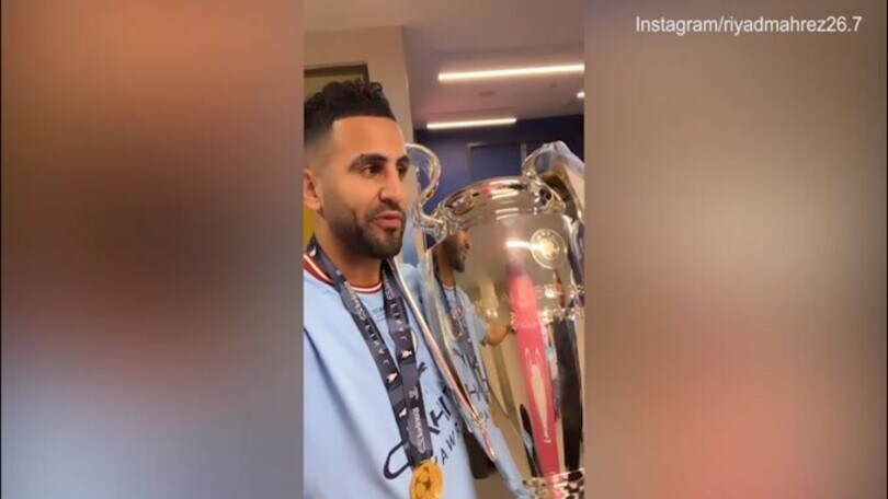 Non gioca ma si gode la Champions: festa social per Mahrez