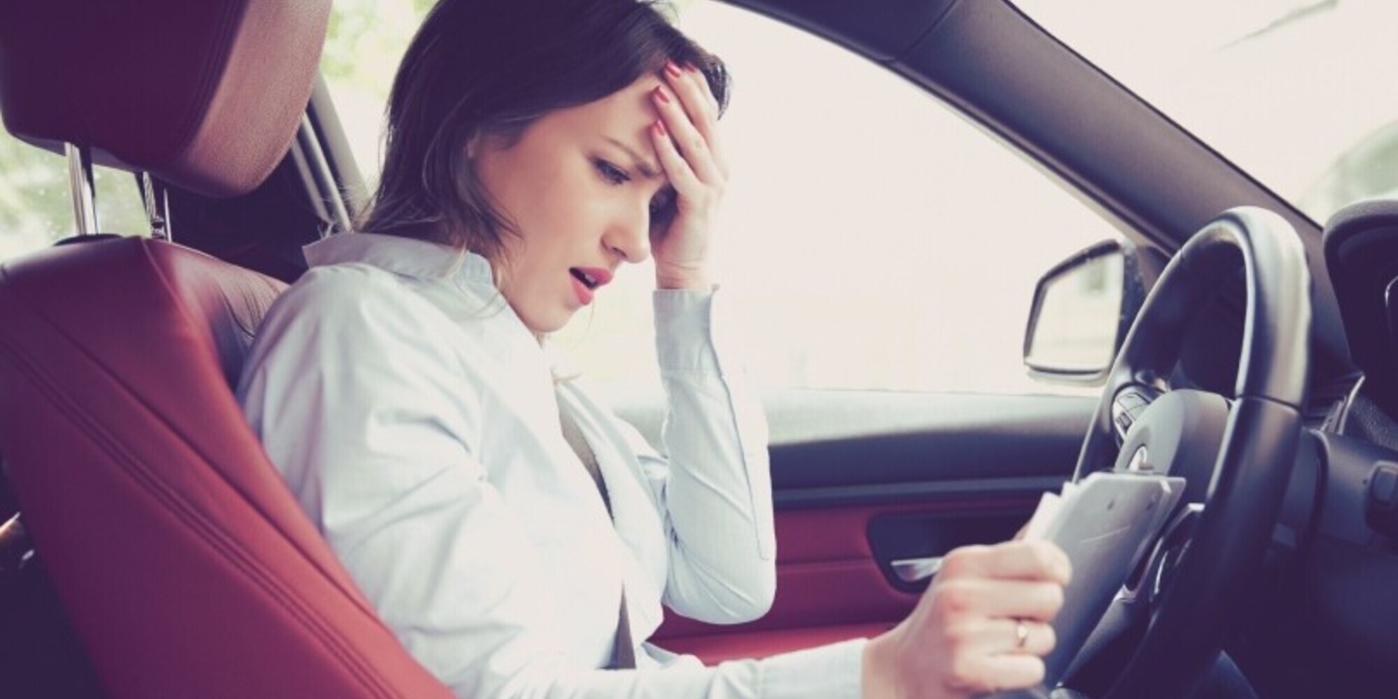 Girava senza patente, con l'auto sequestrata, senza portiera e specchietti
