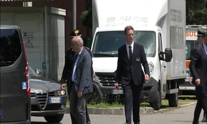 Berlusconi, il feretro lascia il San Raffaele