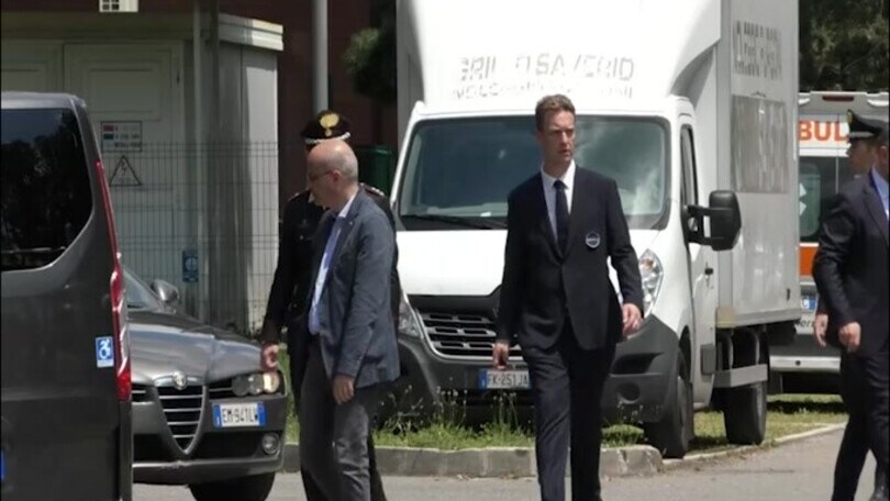 Berlusconi, il feretro lascia il San Raffaele