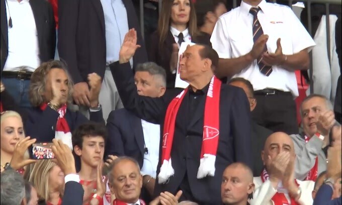 Allegri omaggia Berlusconi: "La sua visione del mondo non aveva limiti"