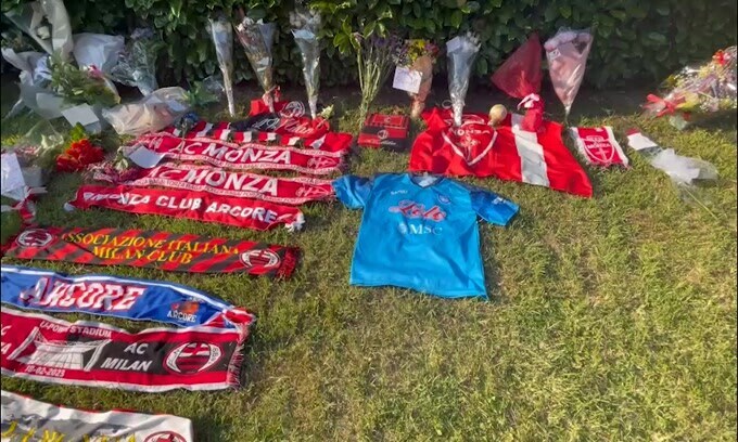Berlusconi, ad Arcore anche una maglia del Napoli