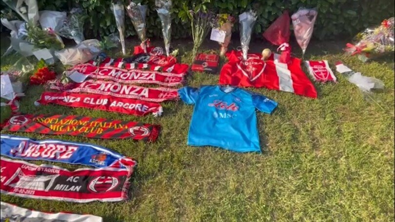 Berlusconi, ad Arcore anche una maglia del Napoli