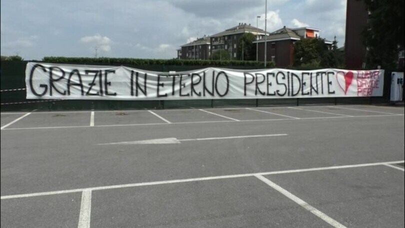 Monza, l'omaggio dei tifosi a Berlusconi: "Grazie in eterno Presidente"