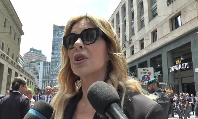 Alba Parietti: "Berlusconi, personaggio unico"