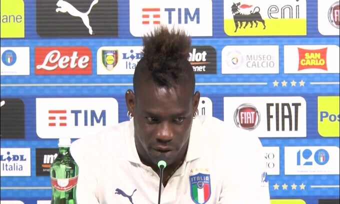 Polemica Balotelli, pugno in faccia (per errore) al ds