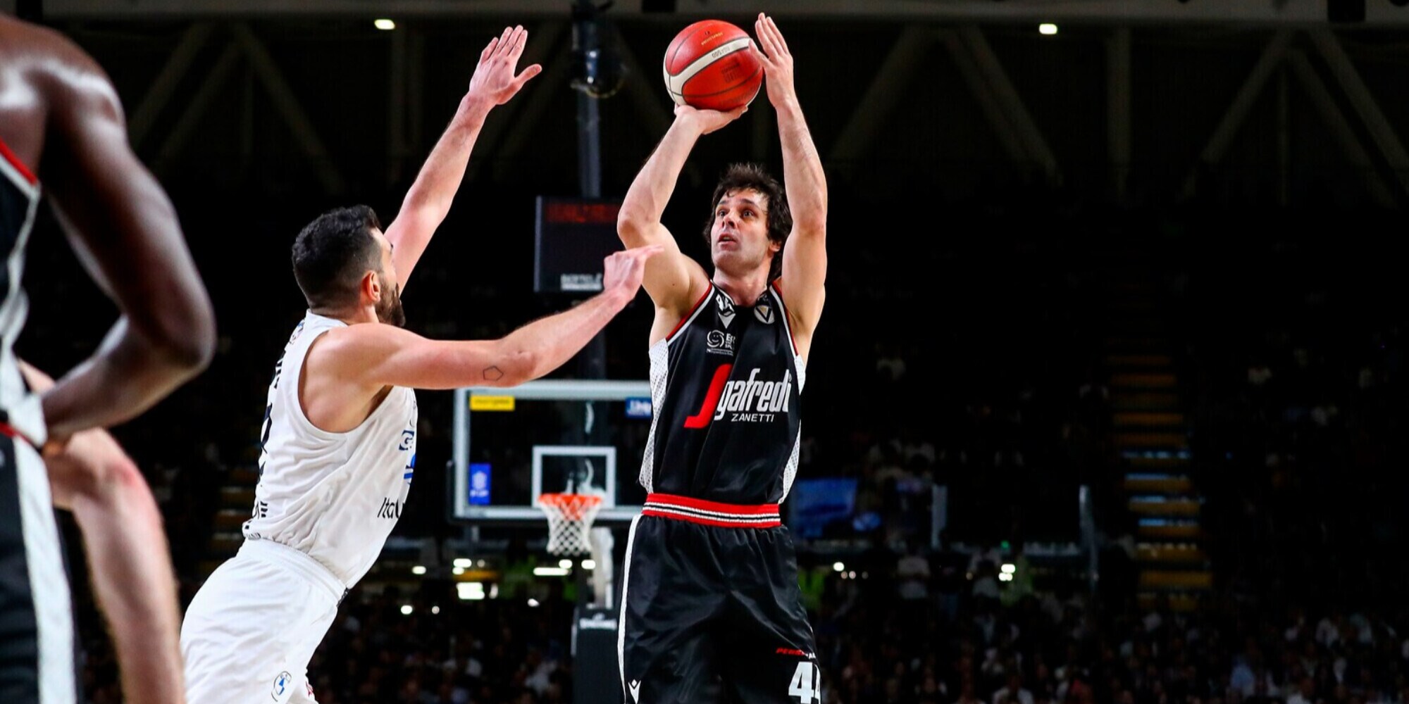 Basket, finale scudetto: la Virtus vince ancora e pareggia sul 2-2!