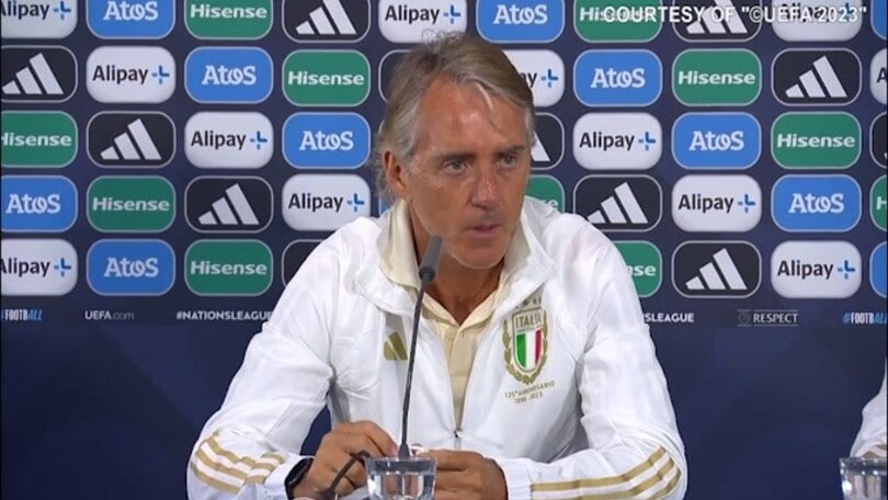 Mancini scherza: "Fortuna che il Napoli ha preso l'allenatore..."