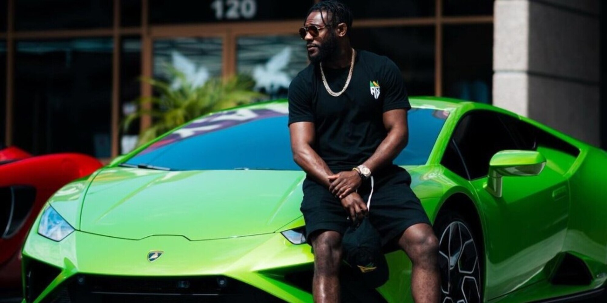 Litigi in UFC: Dana White discute con Sterling, poi gli regala una Lamborghini