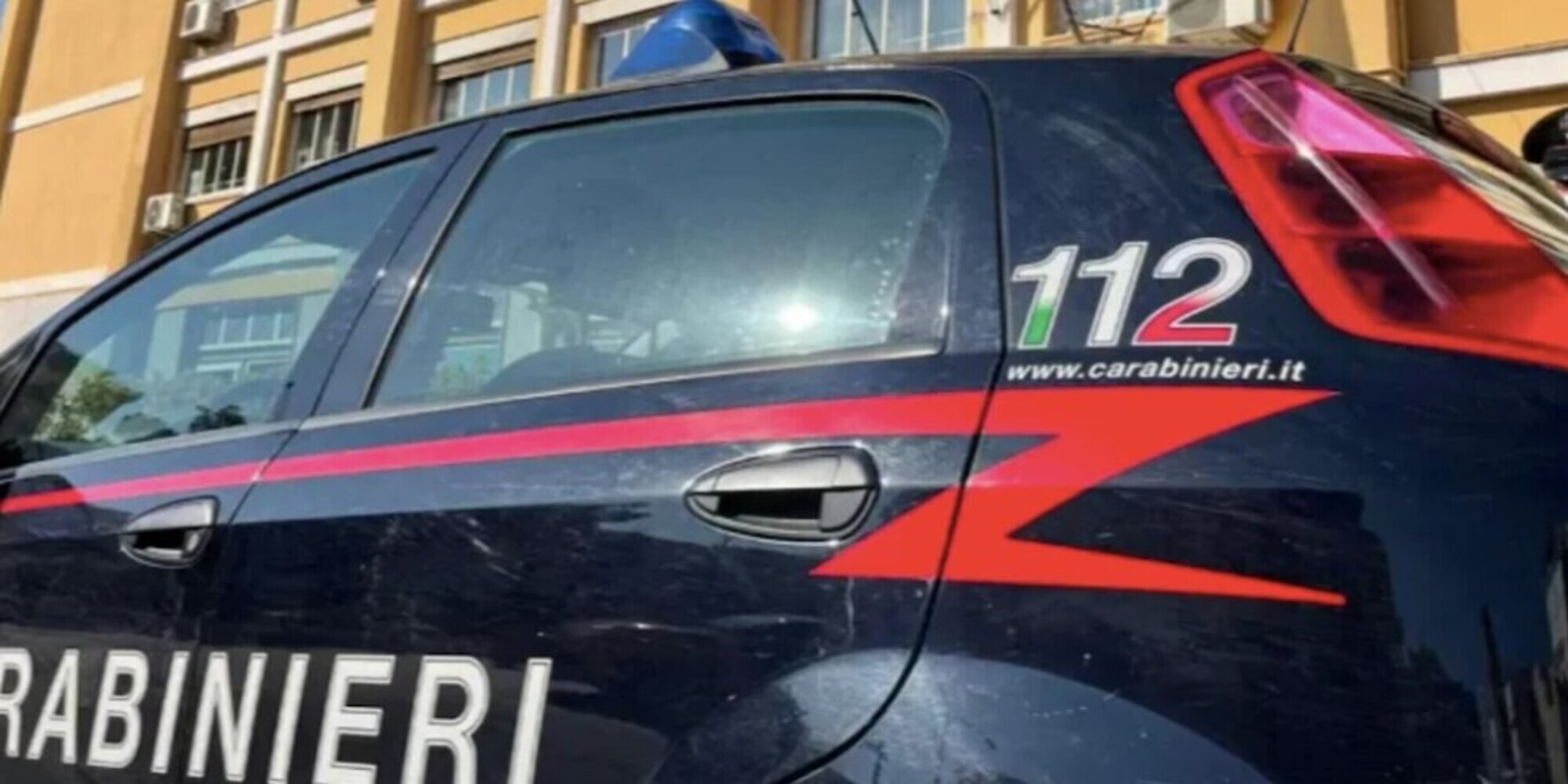 Colti in flagrante mentre rubano marmitte: bloccati e arrestati