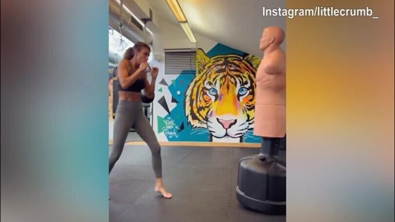 Elisabetta, super colpi in palestra!