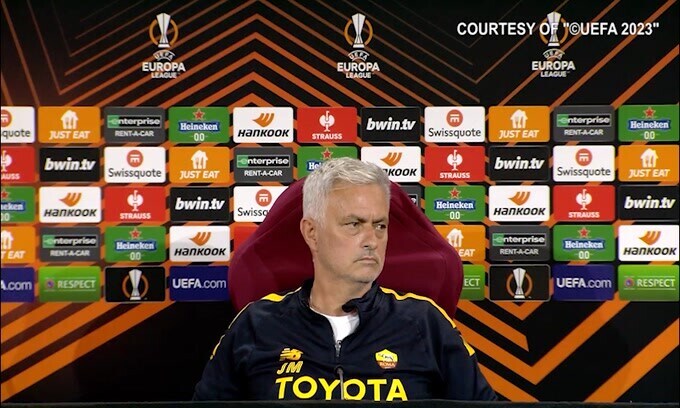 Roma, la Uefa punisce Mourinho: 4 turni di squalifica