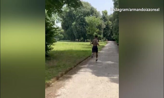 Armando Izzo no stop: il ritmo della corsa è incredibile!
