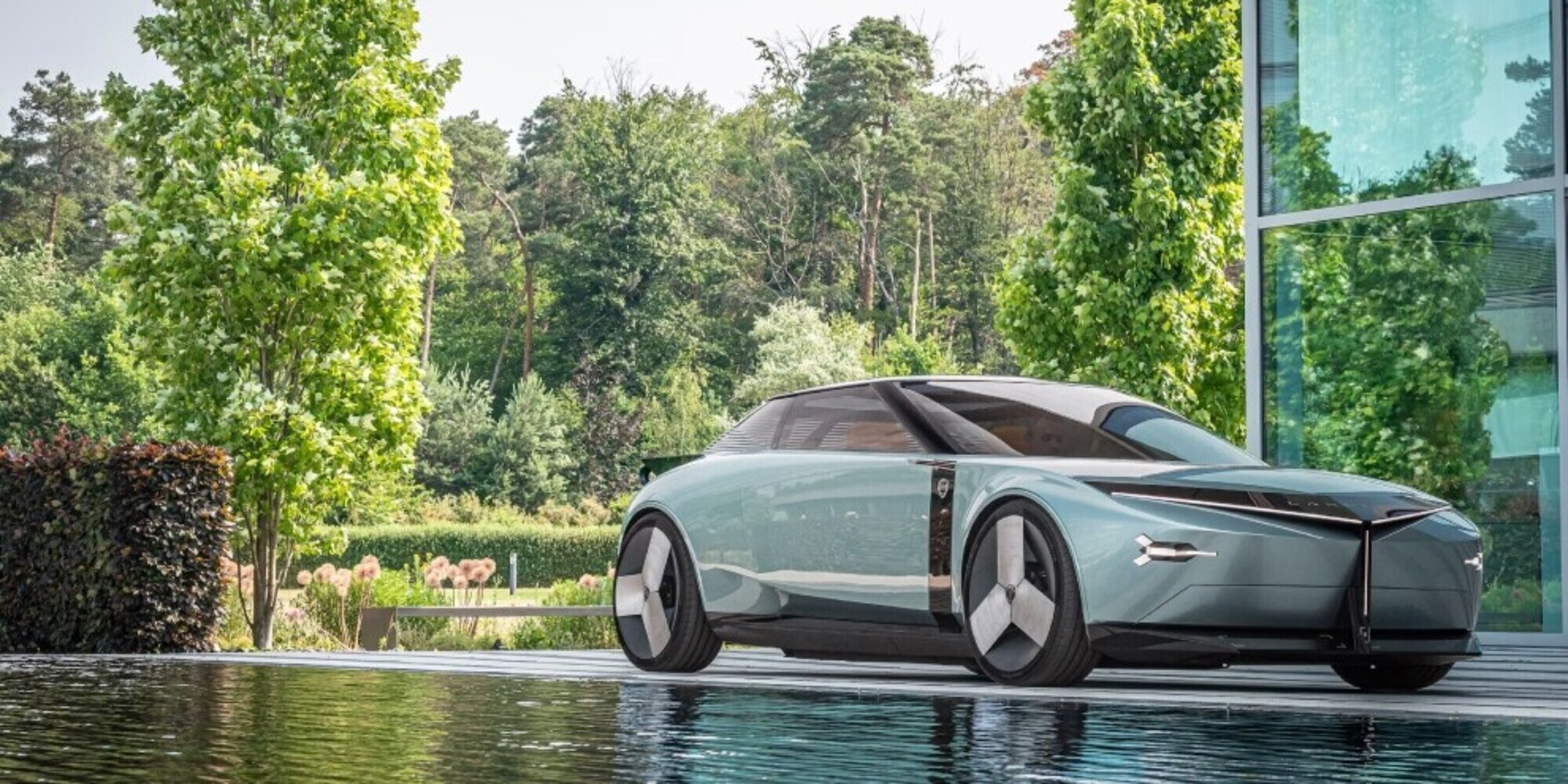 Lancia, il CEO Luca Napolitano al volante del concept Pu+Ra HPE