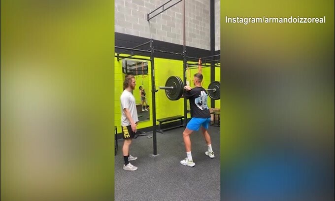 Gollini, non solo mare: il video del duro allenamento in palestra