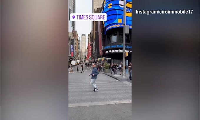 Ciro, 'tu vuò fà l’americano'? Immobile per le strade di New York