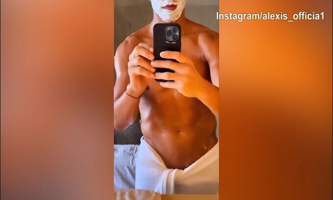 Sanchez cambia: via i baffi!