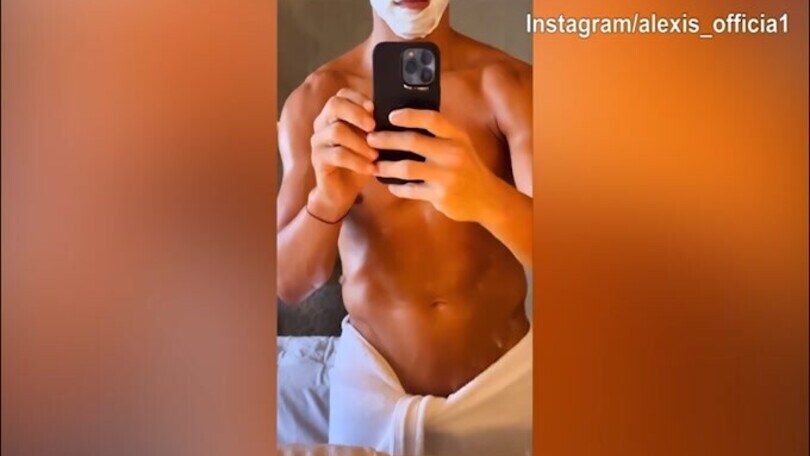 Sanchez cambia: via i baffi!