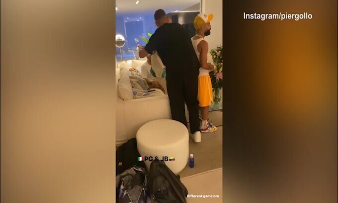 Calciatore passione rapper, Gollini abbraccia J Balvin