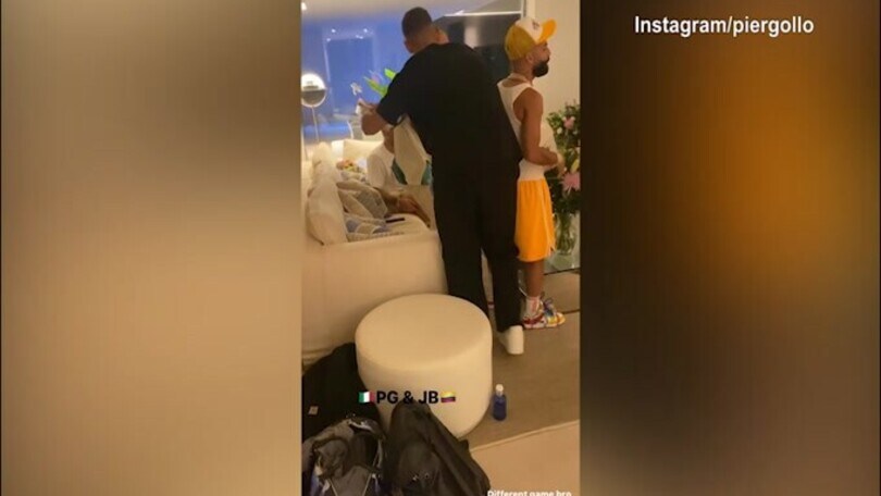 Calciatore passione rapper, Gollini abbraccia J Balvin