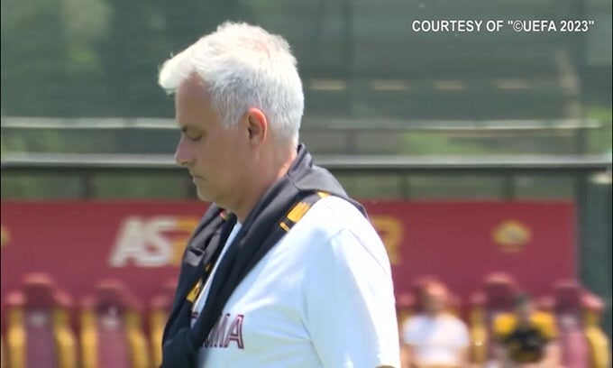 Roma, stangata per Mourinho: 10 giorni di squalifica e multa