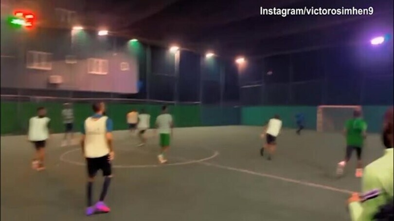 Osimhen fa magie al campetto: il gol è pazzesco!