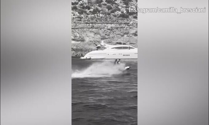 Bastoni e Camilla, giro sulla moto d'acqua