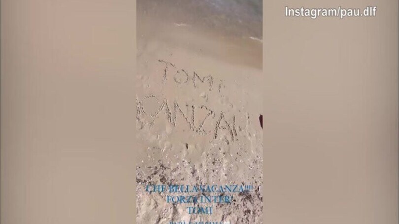 Paula e Javier Zanetti, la passione Inter arriva in spiaggia