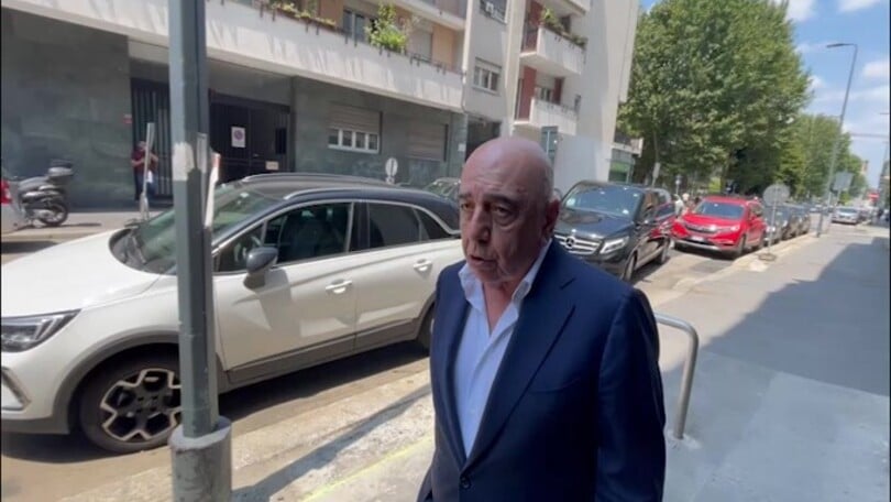 Galliani: "Gagliardini? Non gli ho ancora telefonato. Su Carlos Augusto..."