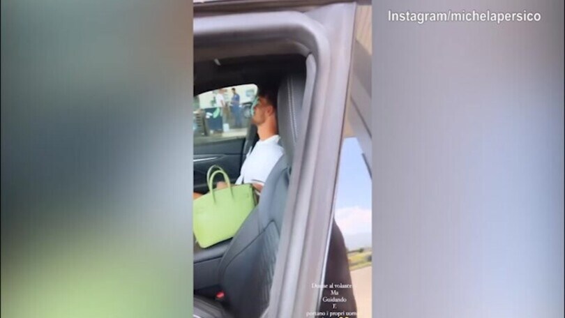 La moglie guida, lui dorme: Rugani in viaggio verso Positano