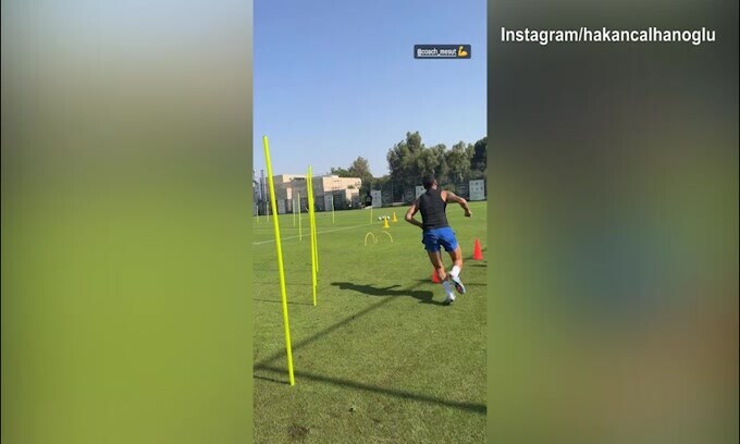 Forza, esercizi e pallone: Calhanoglu è già in forma
