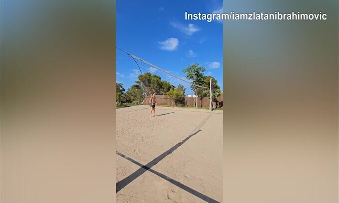 Ibra non tramonta mai: palleggi da fuoriclasse in spiaggia
