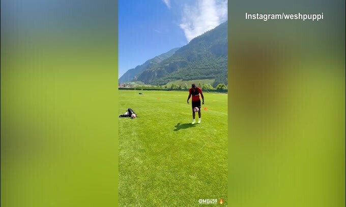 Giochetti e palleggi: Balo si diverte col pallone