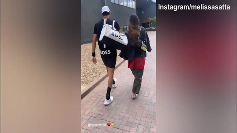 Tennis, Berrettini e Melissa Satta mano nella mano a Wimbledon