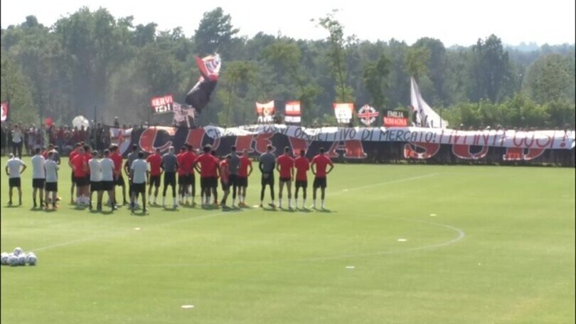 Milan, la Curva Sud alla dirigenza: "Ogni reparto va rinforzato"