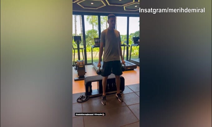 9 del mattino, Demiral si allena con i pesi