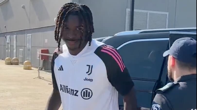 Kean, il coro dei tifosi Juve all'uscita del J Medical