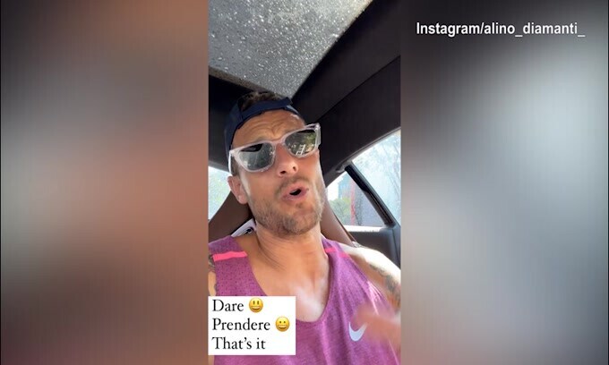 Diamanti e la felicità: "Fate un sorriso alle persone"