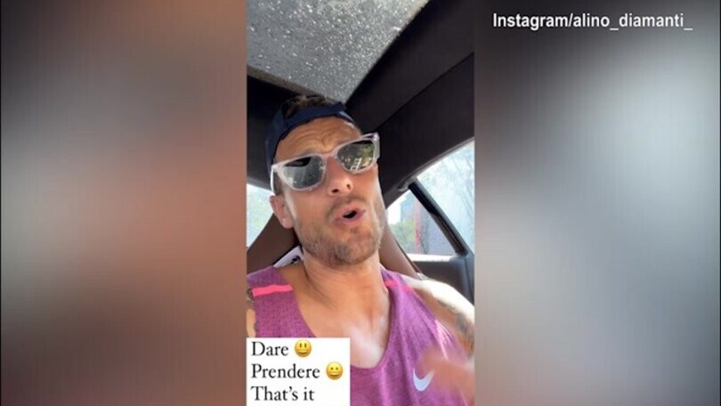 Diamanti e la felicità: "Fate un sorriso alle persone"