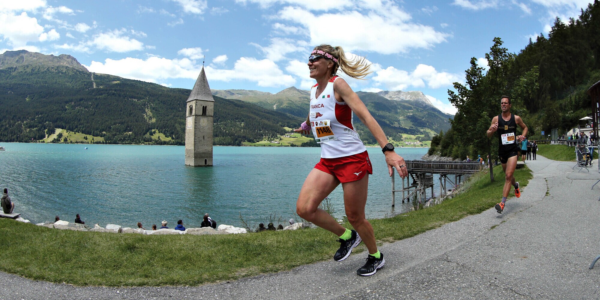 Sabato il Giro Lago di Resia: top runner, festa, spettacolo e luci sul lago