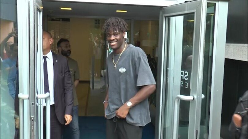 Bisseck saluta i tifosi: "Forza Inter"