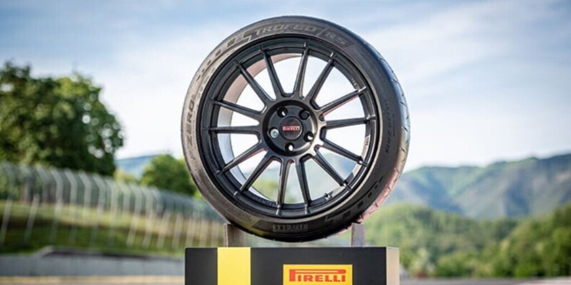 Pirelli P Zero Trofeo RS, per DNA supersportivi