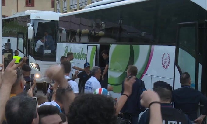Napoli, bagno di folla a Dimaro per l'arrivo dei campioni d'Italia