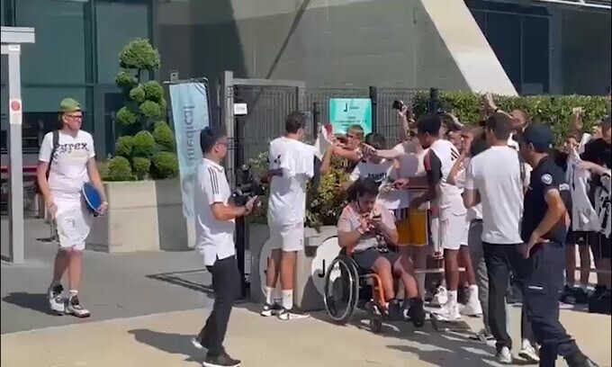 Juve, ovazione per Chiesa all'uscita: le immagini