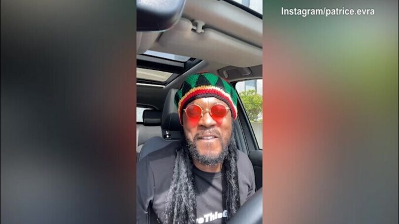 Spettacolo Evra, questa volta diventa Bob Marley