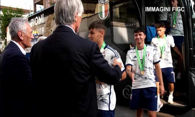 Gravina riceve l'Under 19: "Complimenti e grazie a tutti"