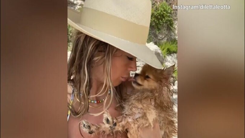 Diletta Leotta e il cagnolino: "Baci salati"